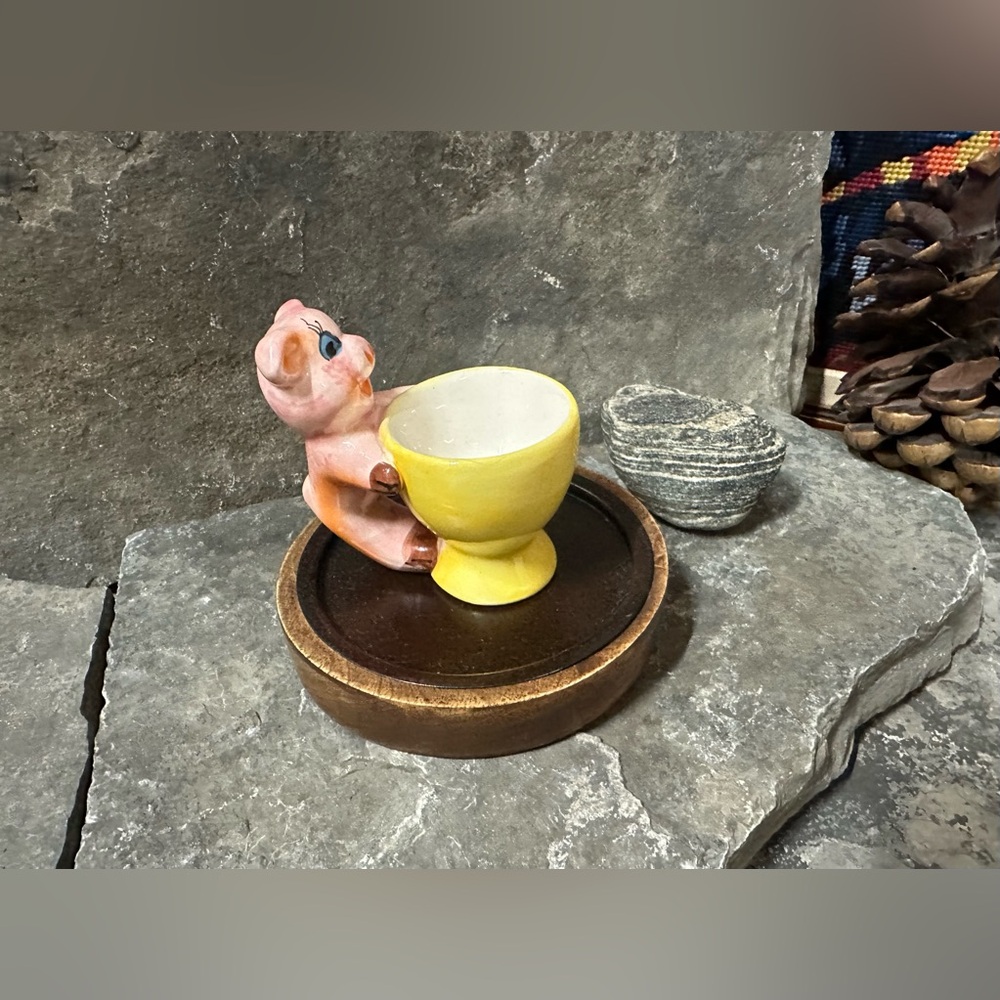 Little Piggy  Egg Cup - Picture 5 of 11
